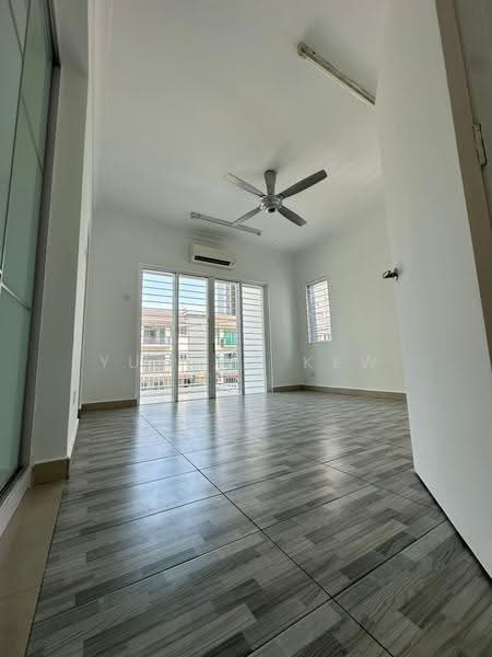 2.5-storey Terraced House for Sale in Taman Seri Minang (Cheras) - Yumiko Kew - Living Room - PropertyGuru.com.my