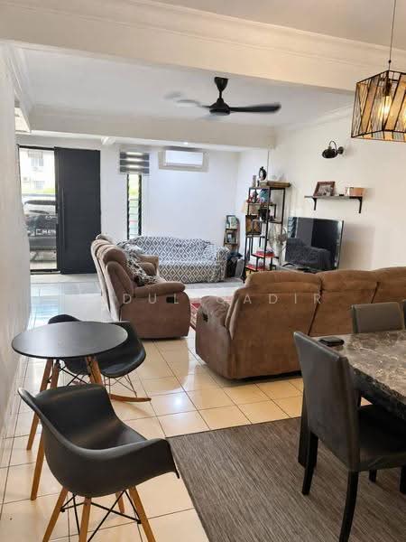 Rumah Teres 2-Tingkat untuk Dijual di Damansara Damai (Selangor) - Abdul Qadir - Living Room - PropertyGuru.com.my