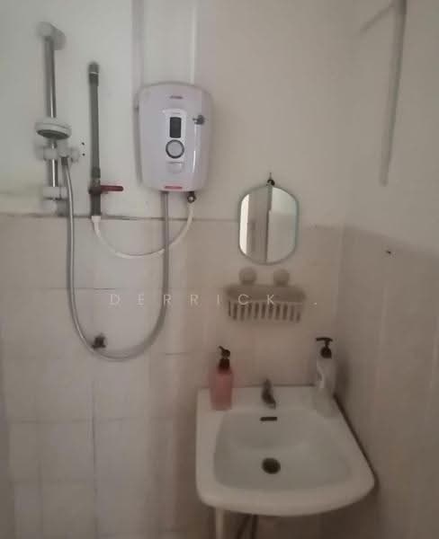 Rumah Flat untuk Disewa di Desa Putra - Derrick . - PropertyGuru.com.my
