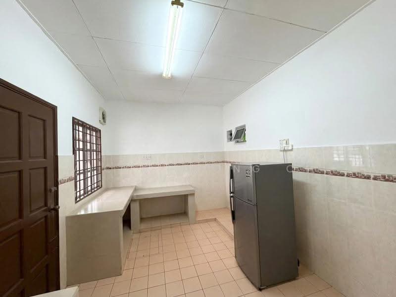 2-storey Terraced House for Sale in Taman Sri Subang (Sunway) - Vickky Wong CF - Kitchen - PropertyGuru.com.my