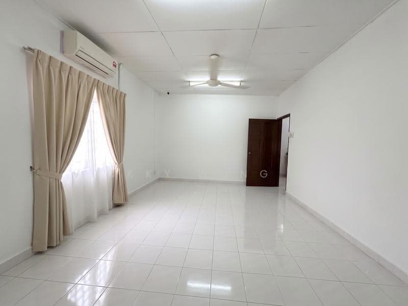 2-storey Terraced House for Sale in Taman Sri Subang (Sunway) - Vickky Wong CF - Living Room - PropertyGuru.com.my