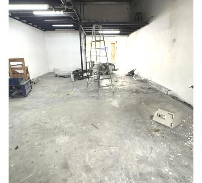 Shop for Rent in Pusat Perdagangan Seri Kembangan (Seri Kembangan) - Brandon Yee - Interior - PropertyGuru.com.my