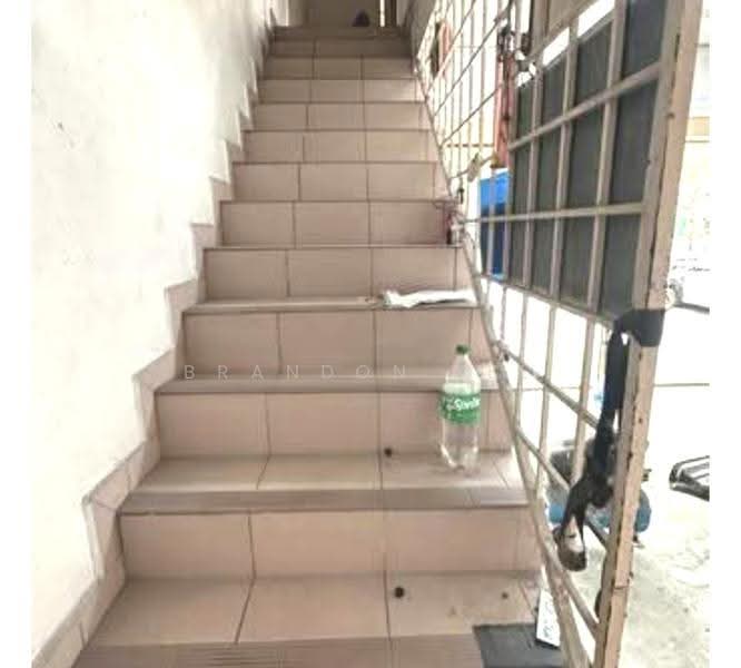 Shop for Rent in Pusat Perdagangan Seri Kembangan (Seri Kembangan) - Brandon Yee - Corridor - PropertyGuru.com.my