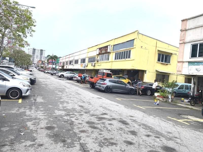 Shop for Rent in Pusat Perdagangan Seri Kembangan (Seri Kembangan) - Brandon Yee - Exterior - PropertyGuru.com.my