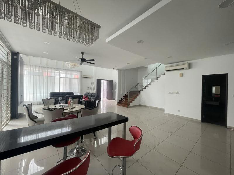 Rumah Berkembar untuk Dijual di Taman Damai Utama (Bandar Kinrara) - Francis Soh - Living Room - PropertyGuru.com.my