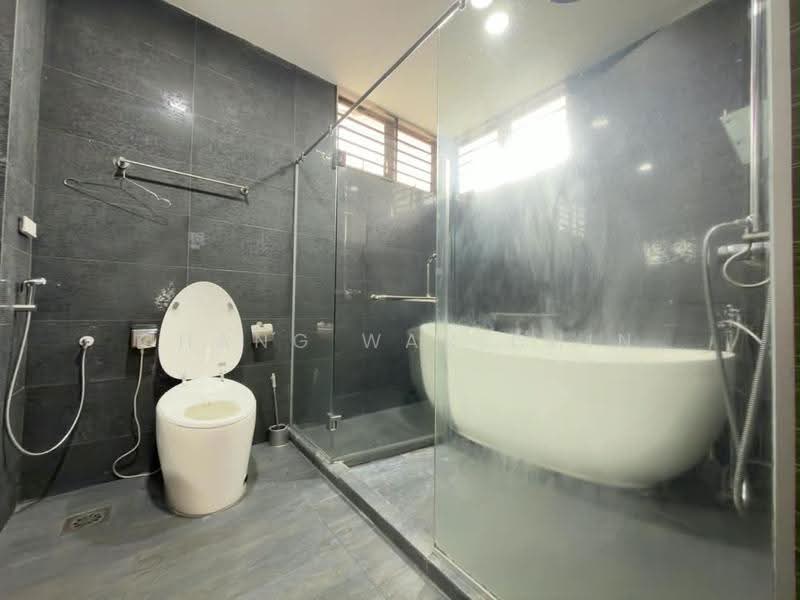 Rumah Banglo untuk Disewa di Bukit Kesenangan (Johor Bahru) - Chang Wan Chin - Bathroom - PropertyGuru.com.my
