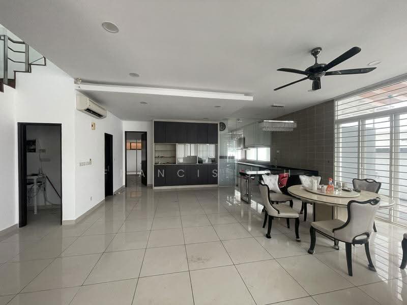 Rumah Berkembar untuk Dijual di Kinrara Residence (Puchong) - Francis Soh - Living Room - PropertyGuru.com.my