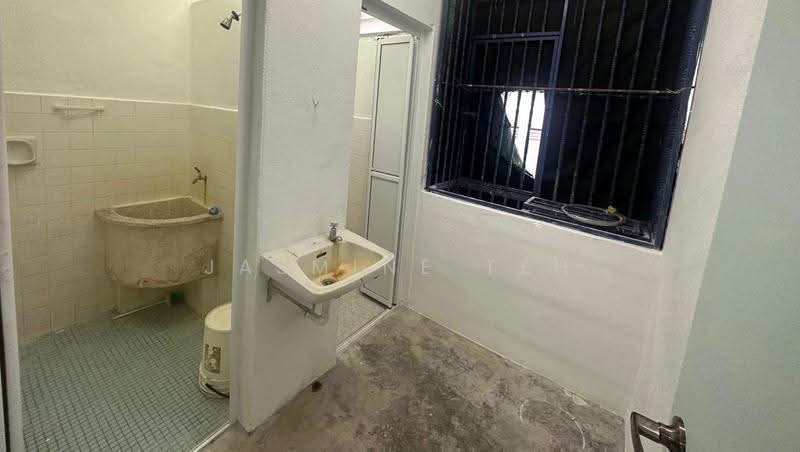 Flat for Sale at Taman Sri Setia - Jasmine Teh - Bathroom - PropertyGuru.com.my