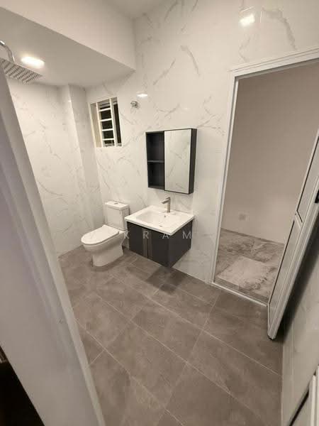 Semi-Detached House for Rent in Bandar Country Homes (Rawang) - Vikram . - Bathroom - PropertyGuru.com.my