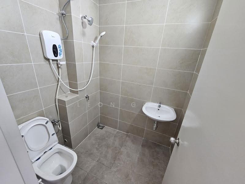 Rumah Teres 2-Tingkat untuk Disewa di Bandar Rimbayu (Telok Panglima Garang) - Leon Goh - Bathroom - PropertyGuru.com.my