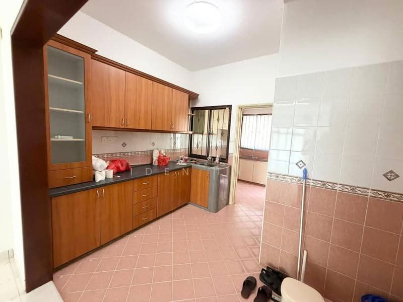 Rumah Teres 2-Tingkat untuk Dijual di Taman Perling (Perling) - Iden Tan - Kitchen - PropertyGuru.com.my