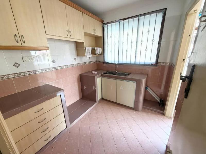 Rumah Teres 2-Tingkat untuk Dijual di Taman Perling (Perling) - Iden Tan - Kitchen - PropertyGuru.com.my