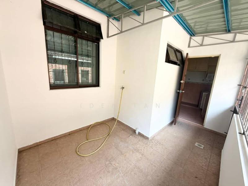 Rumah Teres 2-Tingkat untuk Dijual di Taman Perling (Perling) - Iden Tan - Kitchen - PropertyGuru.com.my