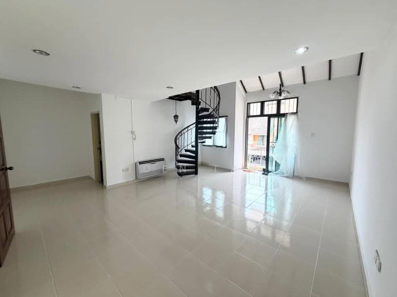 Rumah Teres 2-Tingkat untuk Dijual di Taman Perling (Perling) - Iden Tan - Living Room - PropertyGuru.com.my