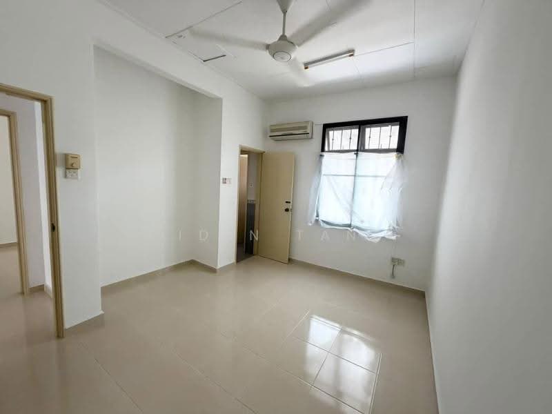 Rumah Teres 2-Tingkat untuk Dijual di Taman Perling (Perling) - Iden Tan - Interior - PropertyGuru.com.my