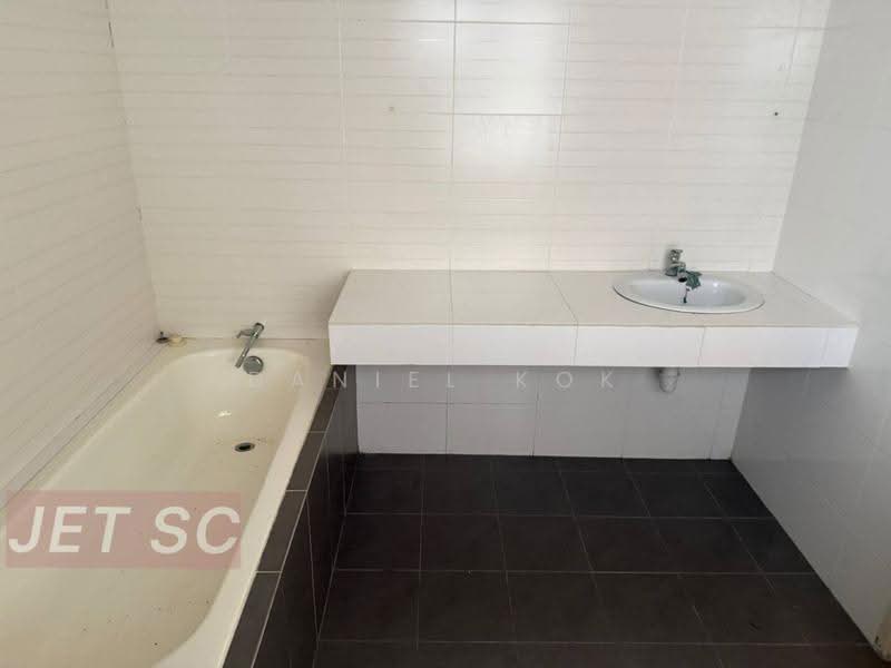 Semi-Detached House for Sale in Bandar Parklands (Klang) - Daniel Kok - Bathroom - PropertyGuru.com.my