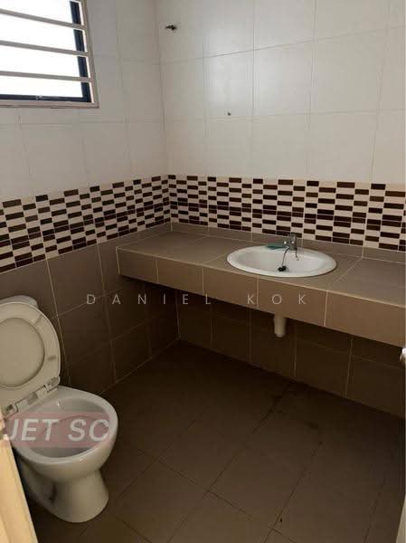 Semi-Detached House for Sale in Bandar Parklands (Klang) - Daniel Kok - Bathroom - PropertyGuru.com.my