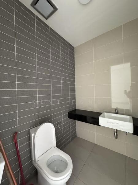 Semi-Detached House for Sale in Semenyih (Selangor) - Kent Fong - Bathroom - PropertyGuru.com.my