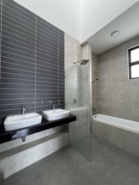 Semi-Detached House for Sale in Semenyih (Selangor) - Kent Fong - Bathroom - PropertyGuru.com.my