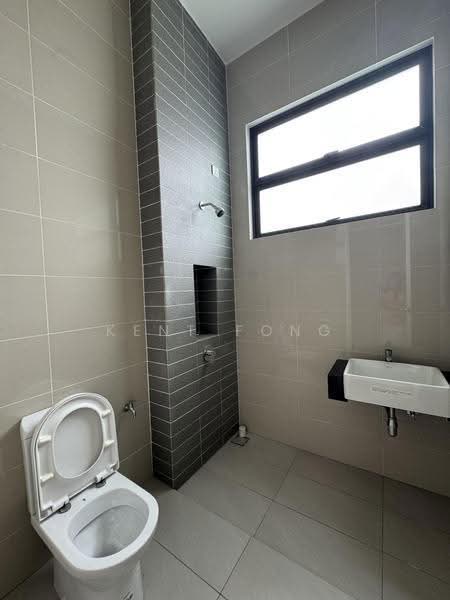 Semi-Detached House for Sale in Semenyih (Selangor) - Kent Fong - Bathroom - PropertyGuru.com.my