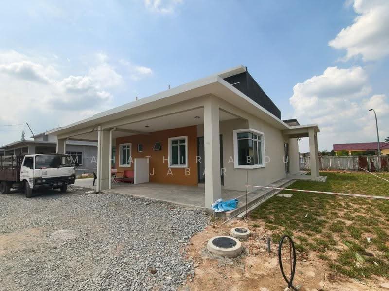 Rumah Berkembar untuk Dijual di Telok Panglima Garang (Selangor) - Mahathir Abdul Jabar - Exterior - PropertyGuru.com.my