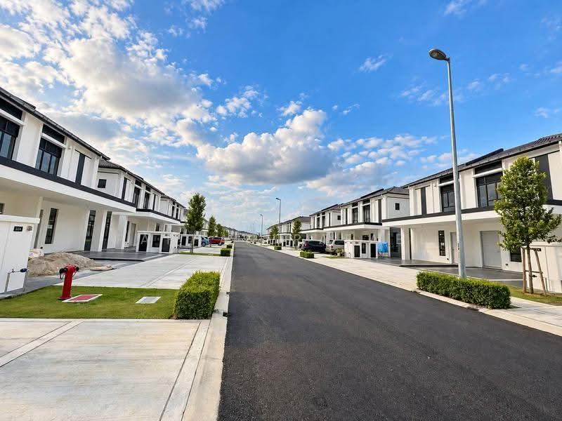 Rumah Teres 2-Tingkat untuk Dijual di Eco Grandeur (Puncak Alam) - Farhan Rafael - Exterior - PropertyGuru.com.my
