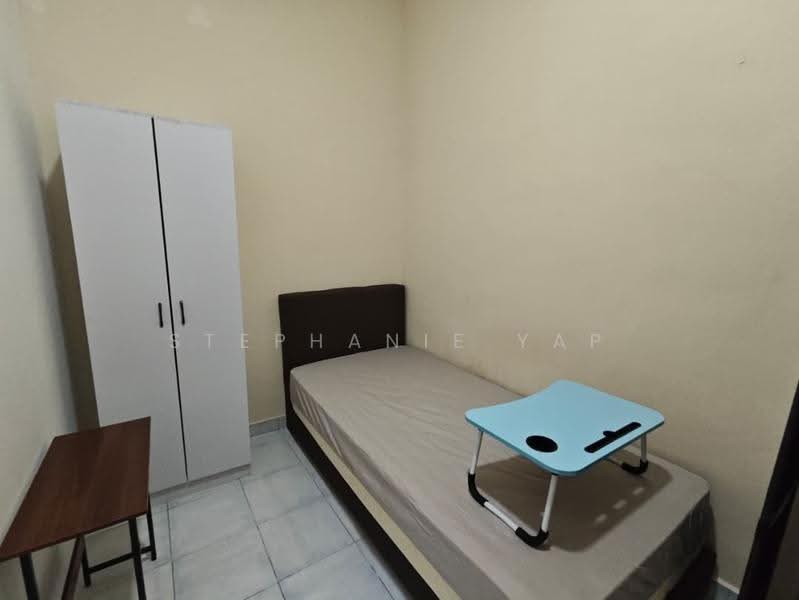 Terraced House for Rent in Taman Abad (Johor Bahru) - Stephanie Yap - Bedroom - PropertyGuru.com.my