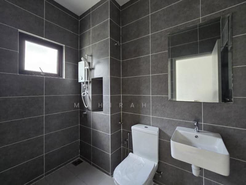 Rumah Berkembar untuk Dijual di Cyber 10 (Cyberjaya) - Mahirah . - Bathroom - PropertyGuru.com.my
