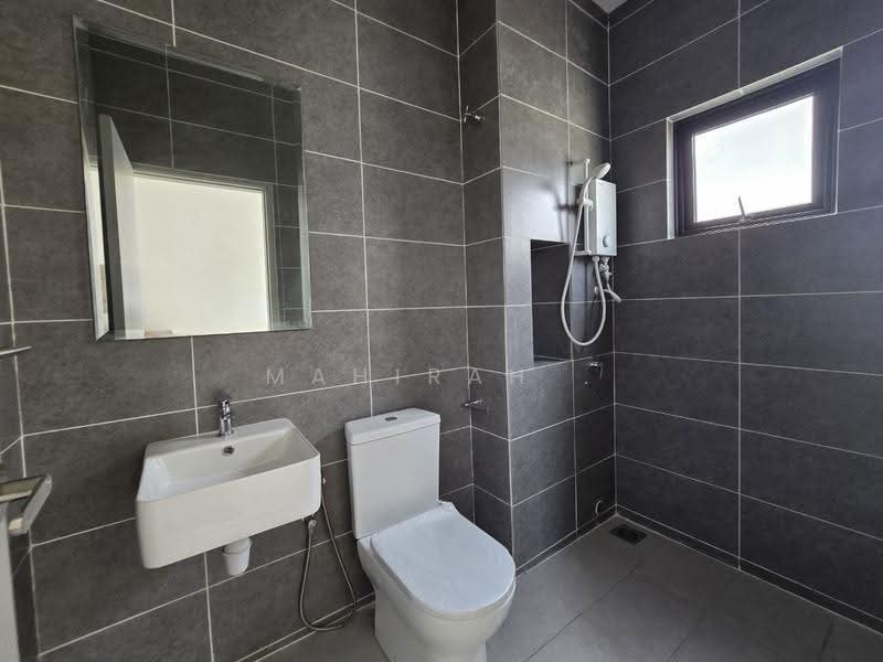 Rumah Berkembar untuk Dijual di Cyber 10 (Cyberjaya) - Mahirah . - Bathroom - PropertyGuru.com.my
