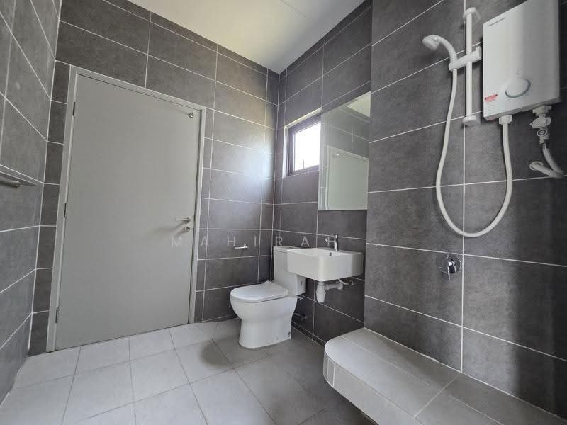 Rumah Berkembar untuk Dijual di Cyber 10 (Cyberjaya) - Mahirah . - Bathroom - PropertyGuru.com.my
