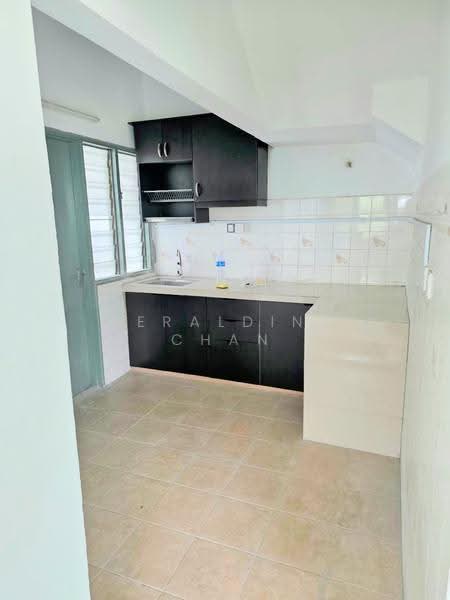 Rumah Teres 2-Tingkat untuk Disewa di Usj 6 (Subang Jaya) - Geraldine Chan - Kitchen - PropertyGuru.com.my