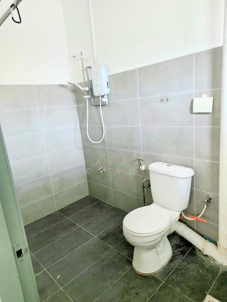 Rumah Teres 2-Tingkat untuk Disewa di Usj 6 (Subang Jaya) - Geraldine Chan - Bathroom - PropertyGuru.com.my