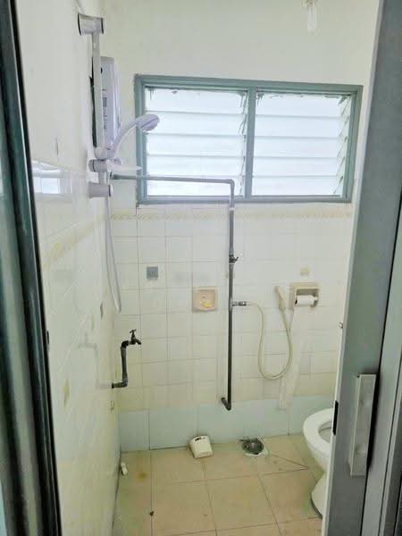 Rumah Teres 2-Tingkat untuk Disewa di Usj 6 (Subang Jaya) - Geraldine Chan - Bathroom - PropertyGuru.com.my