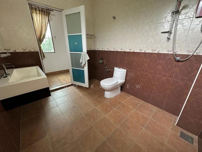 Bungalow House for Sale in Sungai Long (Bandar Sungai Long) - Yumiko Kew - Bathroom - PropertyGuru.com.my