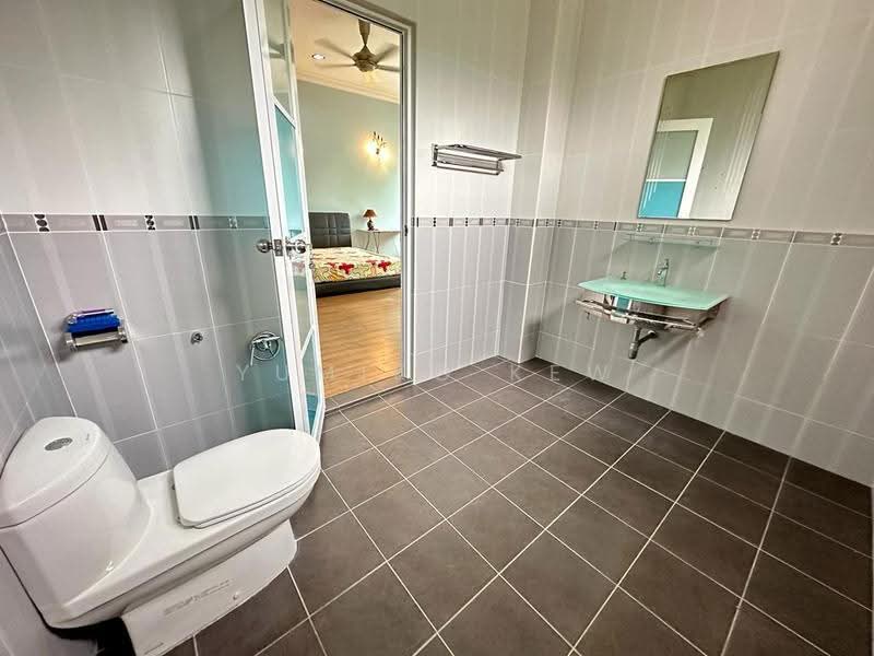 Bungalow House for Sale in Sungai Long (Bandar Sungai Long) - Yumiko Kew - Bathroom - PropertyGuru.com.my
