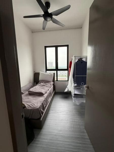 Kediaman Servis untuk Dijual di Zentro Residences Serviced Apartment - Camie Hoo - Bedroom - PropertyGuru.com.my