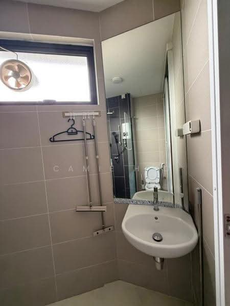 Kediaman Servis untuk Dijual di Zentro Residences Serviced Apartment - Camie Hoo - Bathroom - PropertyGuru.com.my