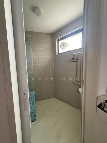 Kediaman Servis untuk Dijual di Zentro Residences Serviced Apartment - Camie Hoo - Bathroom - PropertyGuru.com.my