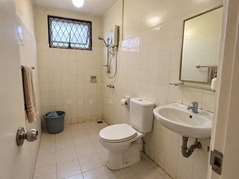 1.5-storey Terraced House for Sale in Seksyen 2 (Shah Alam) - Nur Alisya - Bathroom - PropertyGuru.com.my