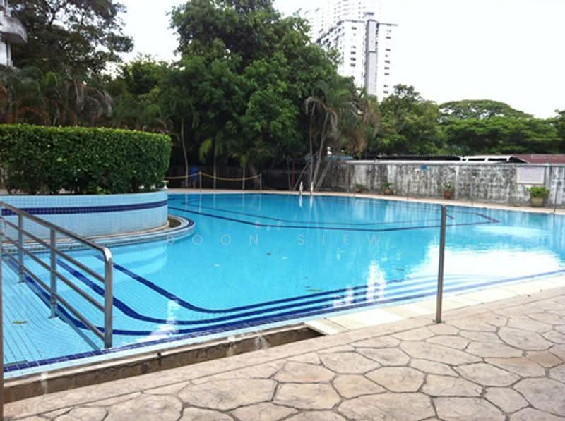 Kondominium untuk Dijual di University Heights - Boon Siew - Pool - PropertyGuru.com.my