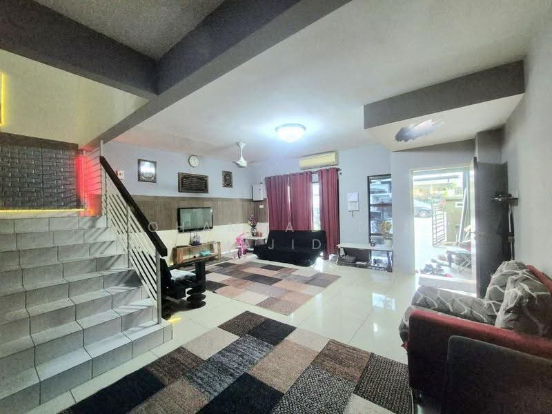2-storey Terraced House for Sale in Abadi Heights (Puchong) - Mohammad Din Majid - Living Room - PropertyGuru.com.my