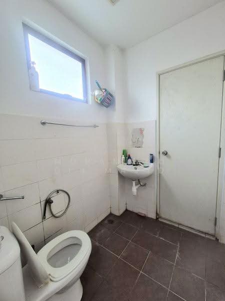 2-storey Terraced House for Sale in Abadi Heights (Puchong) - Mohammad Din Majid - Bathroom - PropertyGuru.com.my