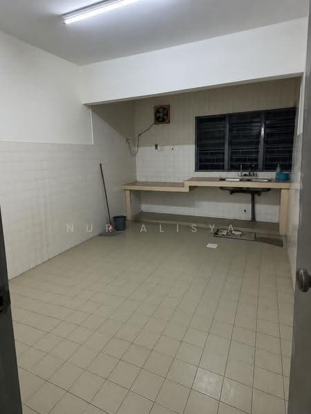 2-storey Terraced House for Rent in Sri Petaling (Kuala Lumpur) - Nur Alisya - Kitchen - PropertyGuru.com.my