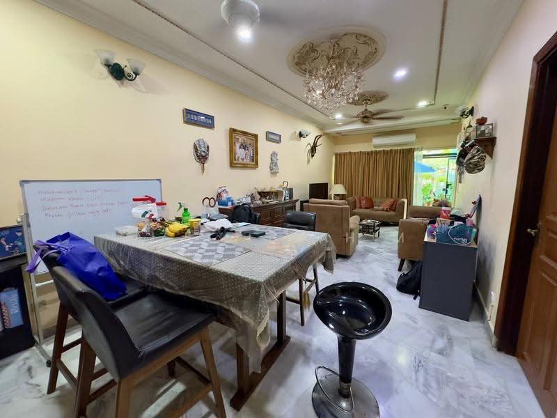 1-storey Terraced House for Sale in Taman Desa Cheras (Cheras) - Azli Ibrahim - Living Room - PropertyGuru.com.my