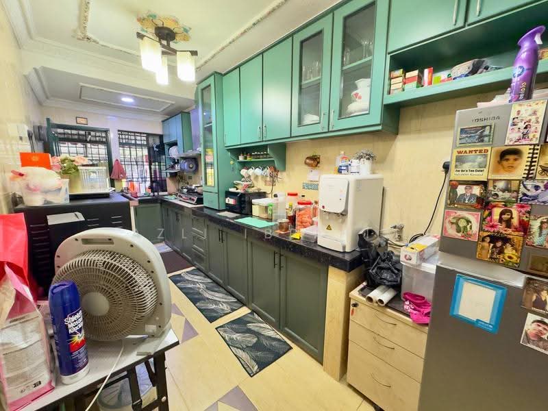 1-storey Terraced House for Sale in Taman Desa Cheras (Cheras) - Azli Ibrahim - Kitchen - PropertyGuru.com.my
