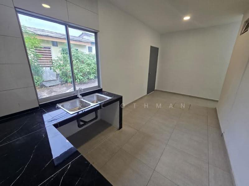 1-storey Terraced House for Sale in Taman Desa Rhu (Sikamat) - Azrul Othman - Kitchen - PropertyGuru.com.my
