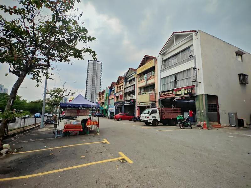 Shop for Rent in Bandar Putra Permai (Seri Kembangan) - Candy Soon - Exterior - PropertyGuru.com.my