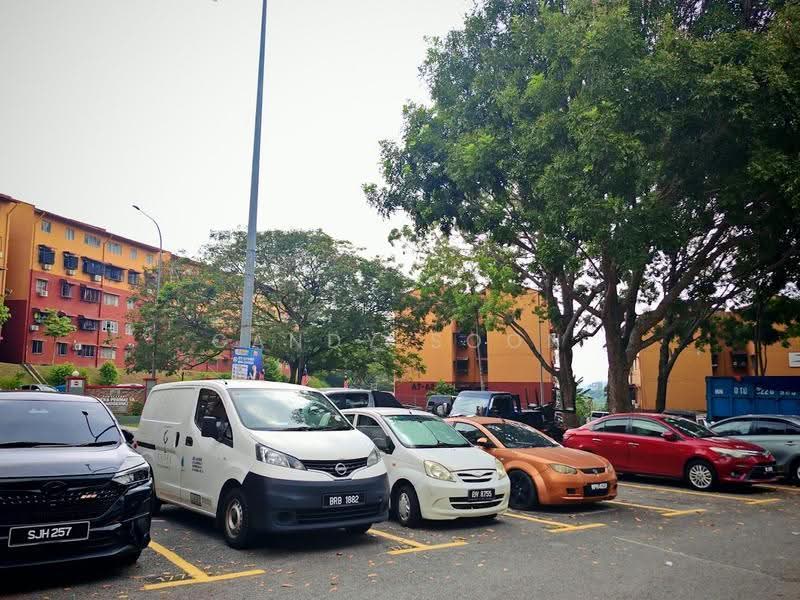 Shop for Rent in Bandar Putra Permai (Seri Kembangan) - Candy Soon - Exterior - PropertyGuru.com.my