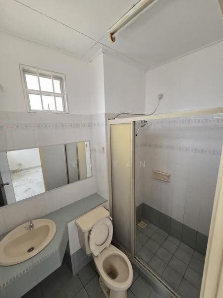 Rumah Teres untuk Disewa di Usj 20 (Subang Jaya) - KW Tan - Bathroom - PropertyGuru.com.my