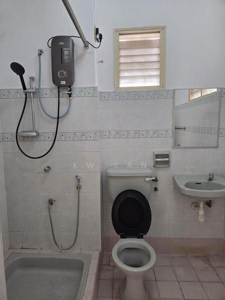 Rumah Teres untuk Disewa di Usj 20 (Subang Jaya) - KW Tan - Bathroom - PropertyGuru.com.my